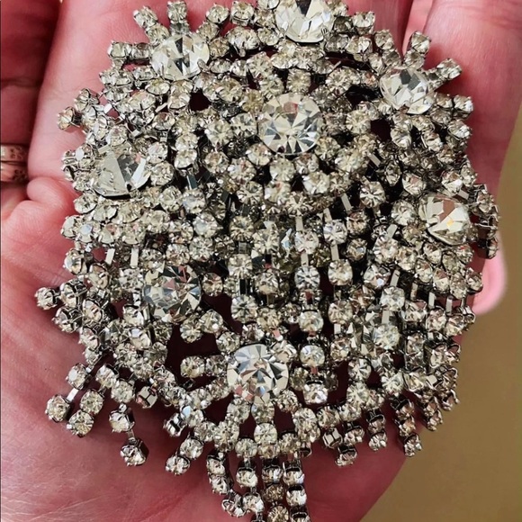 Camrose and Kross Audrey Hepburn brooch - Picture 2 of 4